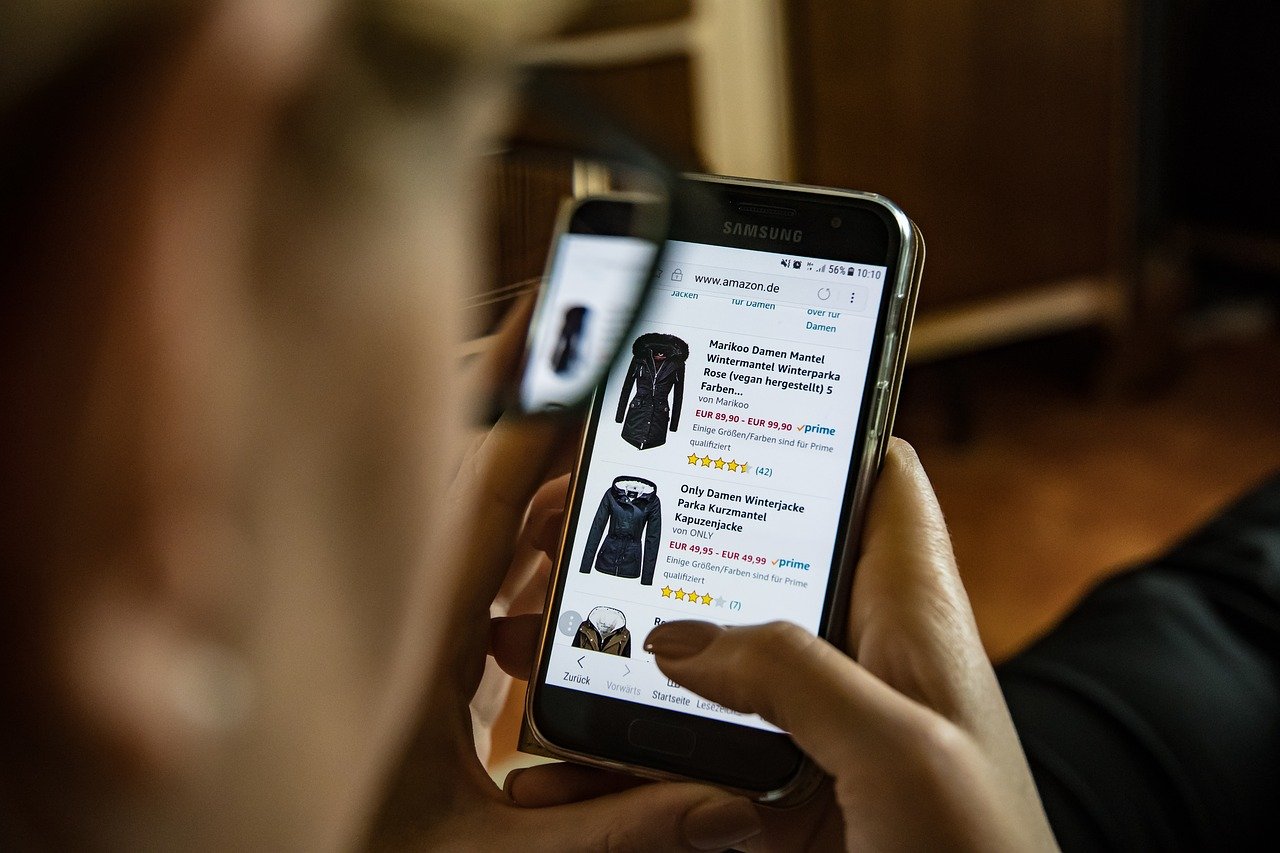 Plusy i minusy zakupów odzieżowych online